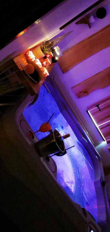 Apartments And Wellness Scavnicar 류토메르 외부 사진