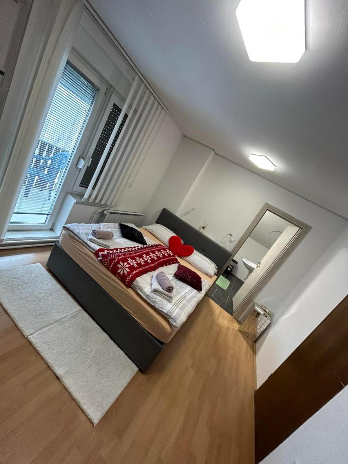 Apartments And Wellness Scavnicar 류토메르 외부 사진